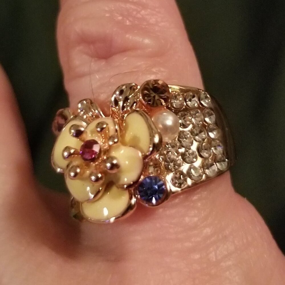 NWT floral enamel ring, size 5.25